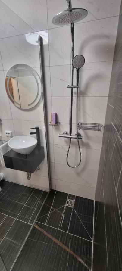 Studio-Apartment ' Andrei 1 ' - Neu In นอยบวร์ก อันแดร์ โดเนา ภายนอก รูปภาพ