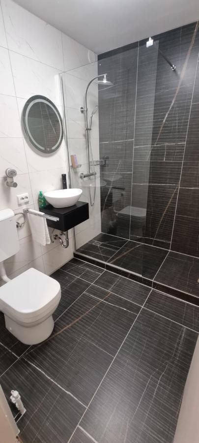 Studio-Apartment ' Andrei 1 ' - Neu In นอยบวร์ก อันแดร์ โดเนา ภายนอก รูปภาพ